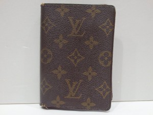 LV　ﾊﾟｽｹｰｽ付き　二つ折り財布