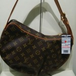 LOUIS　VUITTON（ルイ・ヴィトン）　モノグラム　クロワッサンMM　M51512　theou（ザオウ）イオンモール姫路大津店にて販売中☆ 　～姫路市・高砂市・加古川市・たつの市・太子町・英賀保・山崎・相生市・赤穂市～買取も、やってるよ☆　