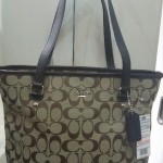 COACH(コーチ)　新品バッグ　F３６３７５シリーズ　　　theou（ザオウ）イオンモール姫路大津店にて販売中☆　貴金属・ブランド品・洋酒・中国酒・骨董品の買取も、やってるよ☆　～姫路市・高砂市・加古川市・たつの市・太子町・英賀保・山崎・相生市・赤穂市～
