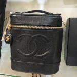 CHANEL　キャビアスキン　バニティ　A01998　☆theou(ザオウ)イオンモール姫路大津店　店頭にて販売中！！☆ｼｬﾈﾙ　chanel　かっちりバッグ　人気の　キャビアスキン　　☆兵庫県☆姫路市・加古川市・高砂市・広畑区・網干区・英賀保・飾磨区・太子町・たつの市・相生市・赤穂市・佐用町・山崎町