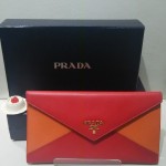 ☆リユース/中古　ブランド品　ＰＲＡＤＡ　（プラダ）　サフィアーノ　バイカラー　ドキュメントケース　１Ｍ１１７５　長財布　　販売☆ 　　theou（ザオウ）イオンモール姫路大津店にて販売中☆　貴金属・ブランド品・洋酒・中国酒・骨董品・コスメの買取も、やってるよ☆　～姫路市・高砂市・加古川市・たつの市・太子町・英賀保・山崎・相生市・赤穂市～
