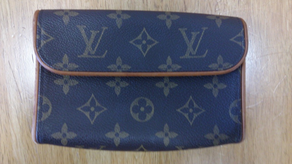 LV ﾓﾉｸﾞﾗﾑ　ﾎﾟｼｪｯﾄ　ﾌﾛﾗﾝﾃｨｰﾇ　